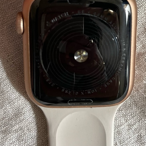 Apple Watch SE Rose gold - Picture 2 of 2